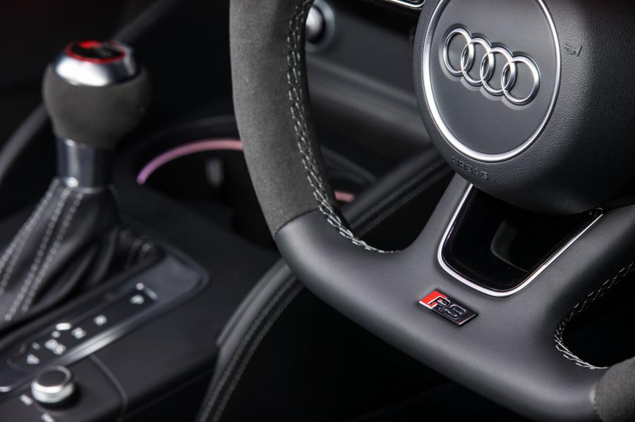 Детали интерьера Audi RS3 Sportback (8V) 2017 года  (AU) (фото 11 из 40)
